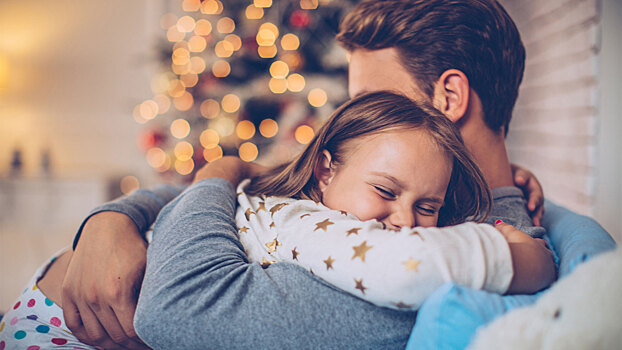 «Эстафета объятий»: как 7 секунд тепла меняют вечер ребёнка - «Мой папа знает»