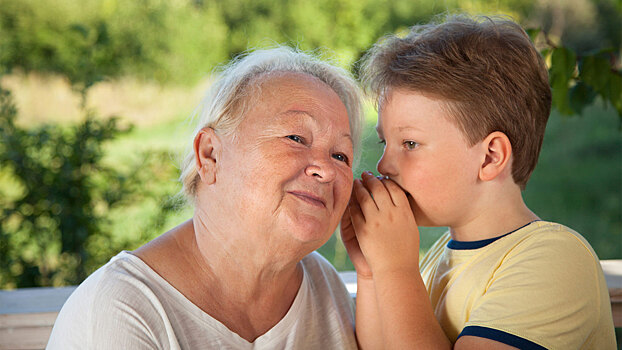 Как бабушки случайно учат внуков манипулировать: 5 опасных фраз - «Мой папа знает»