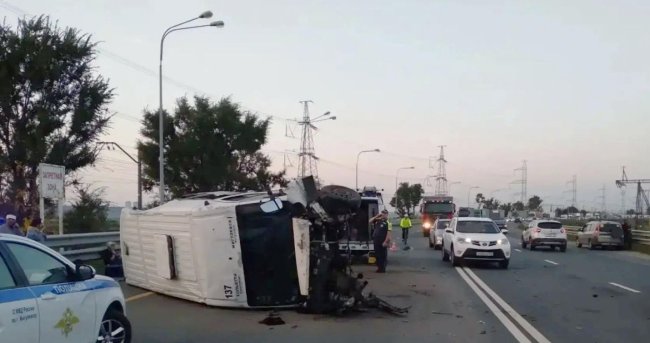 В Самарской области 8 человек пострадали в опрокинувшейся на трассе маршрутке - «Мой папа знает»