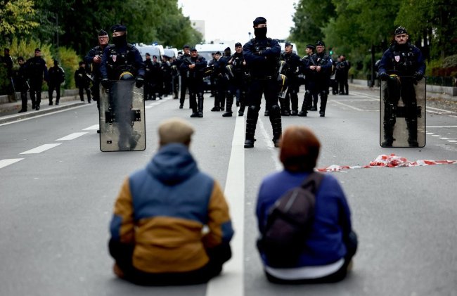 Полянский: Россия призывает расследовать действия полиции Франции против детей - «Мой папа знает»